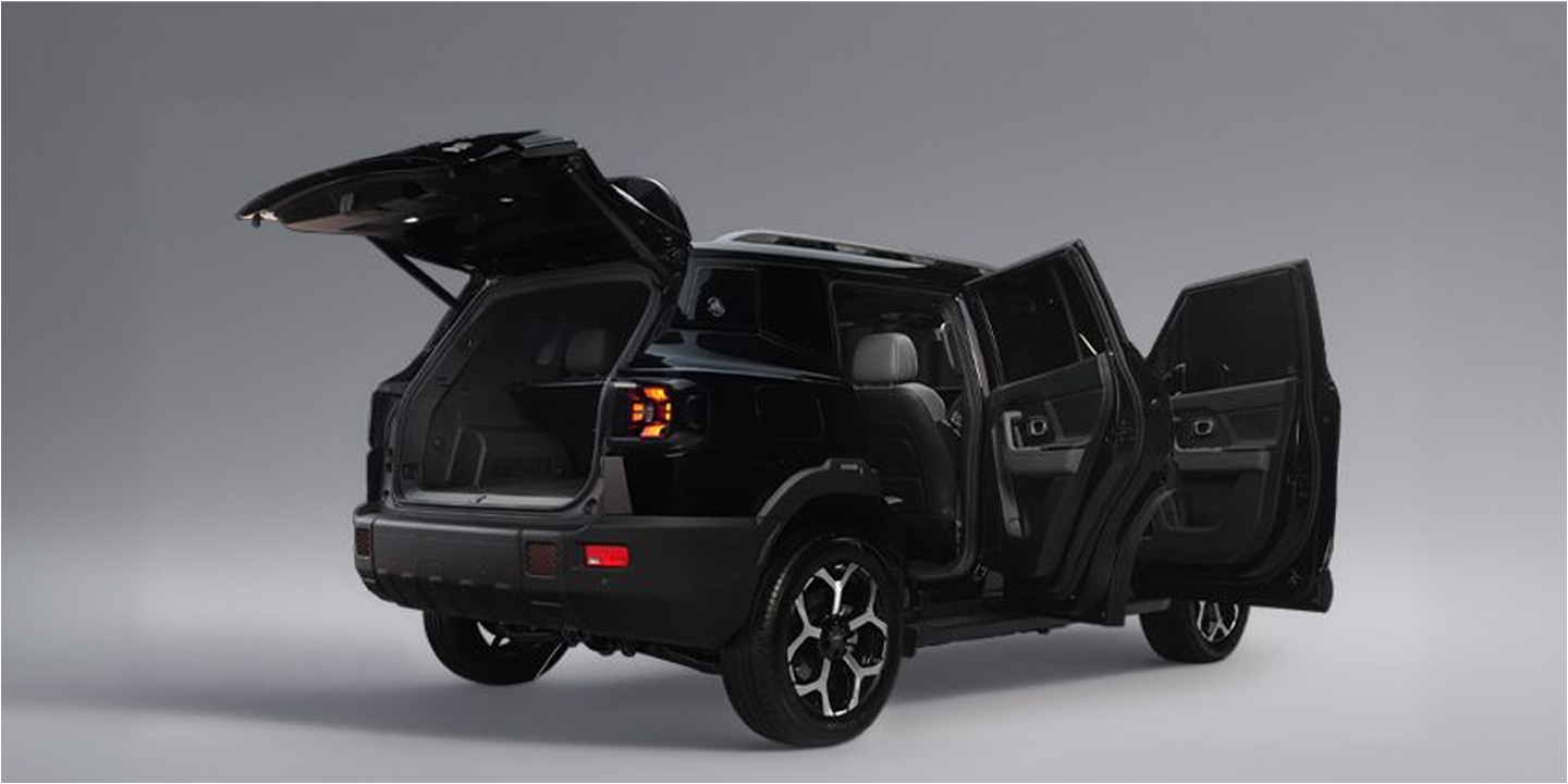04-1,455L Luggage Space & 45 Storage Areas
